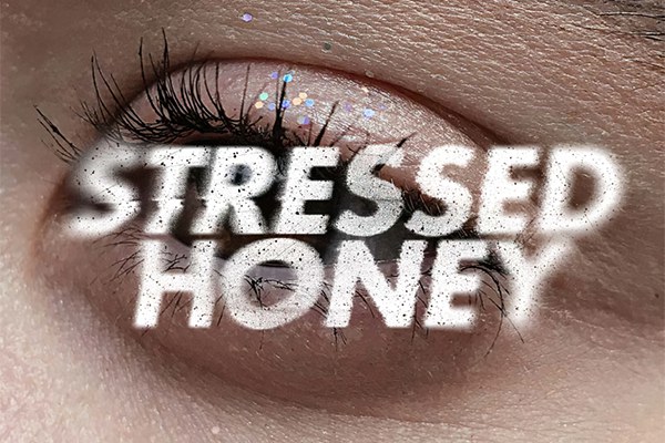 【PSD模板】9款时尚艺术模糊弥散文字特效图文海报创意模板 Stressed Typography Effect for Photoshop